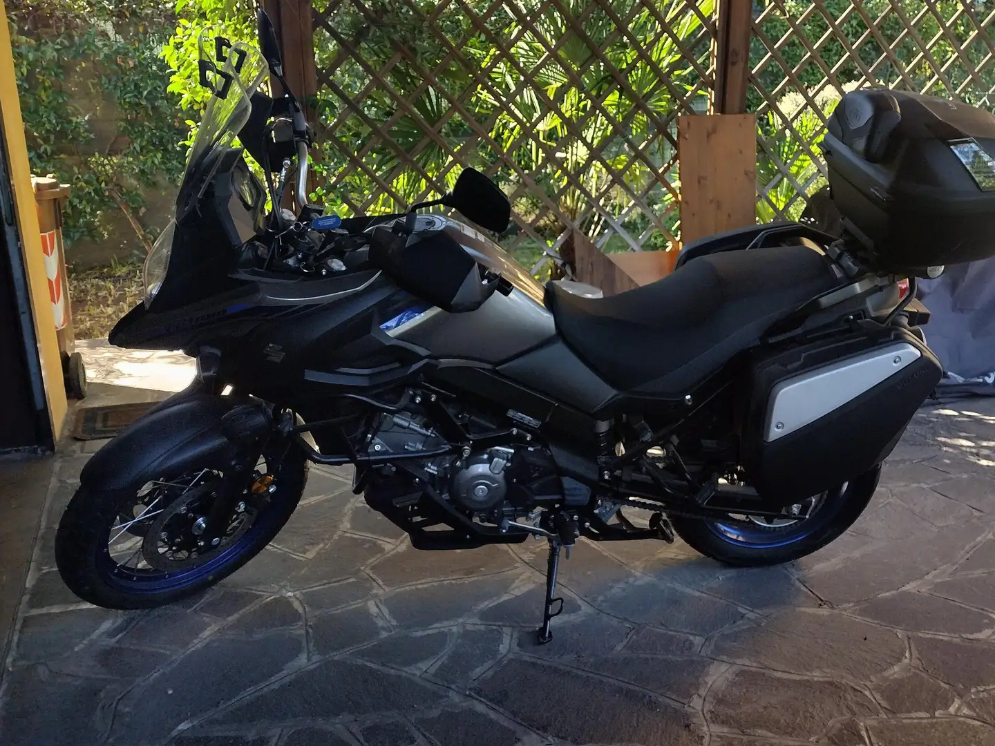 Suzuki V-Strom 650 Czarny - 1
