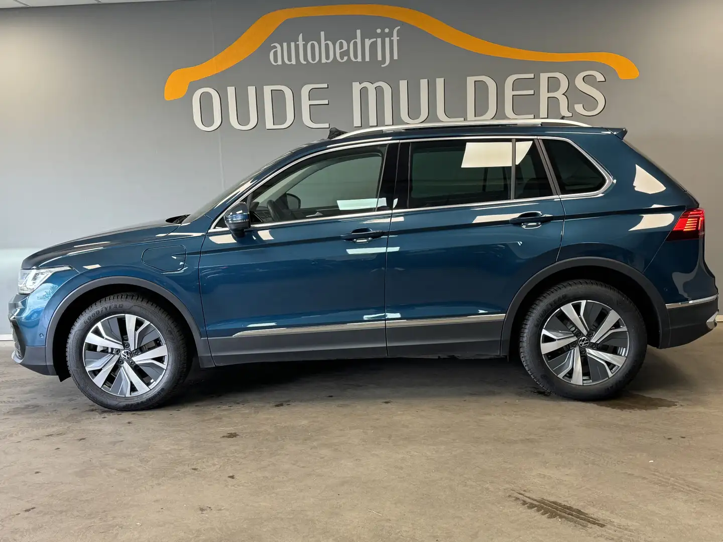 Volkswagen Tiguan 1.4 TSI eHybrid Panoramadak/Trekhaak/360° Camera Blauw - 2
