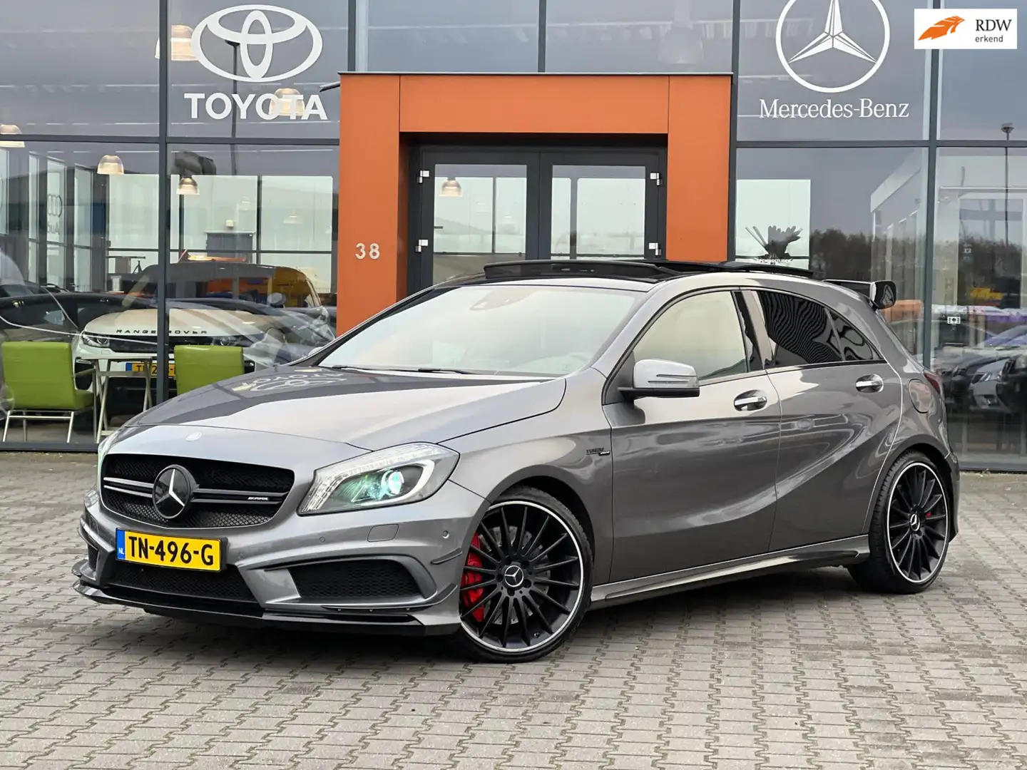 Mercedes-Benz A 45 AMG 4MATIC|Pano|Harman/Kardon|Leer Grijs - 1