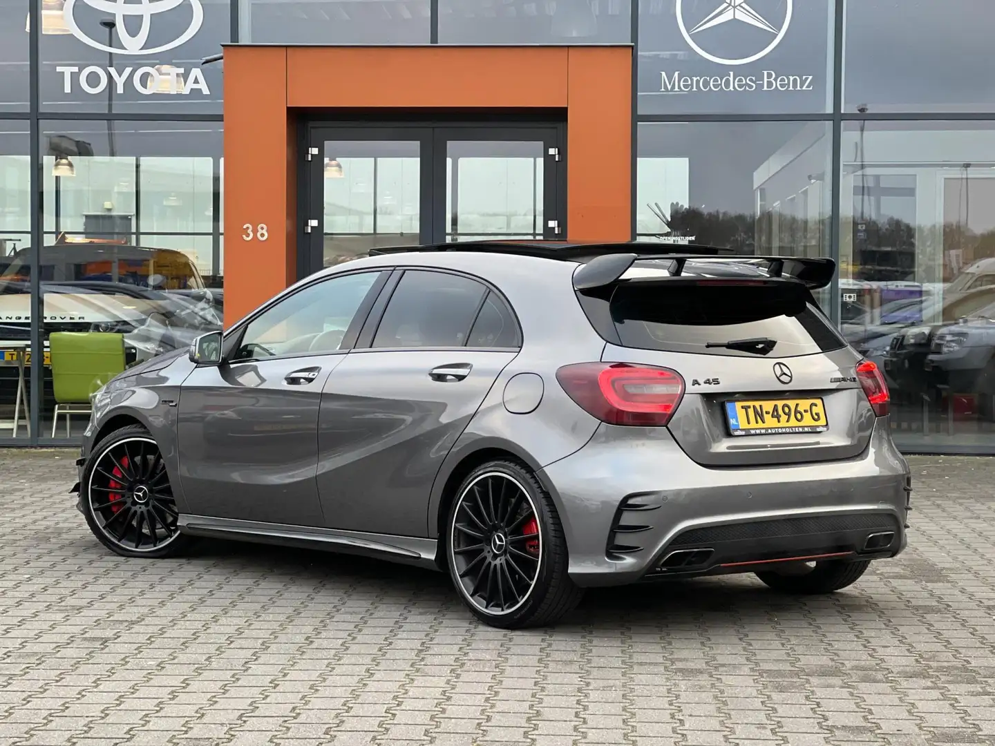 Mercedes-Benz A 45 AMG 4MATIC|Pano|Harman/Kardon|Leer Grijs - 2