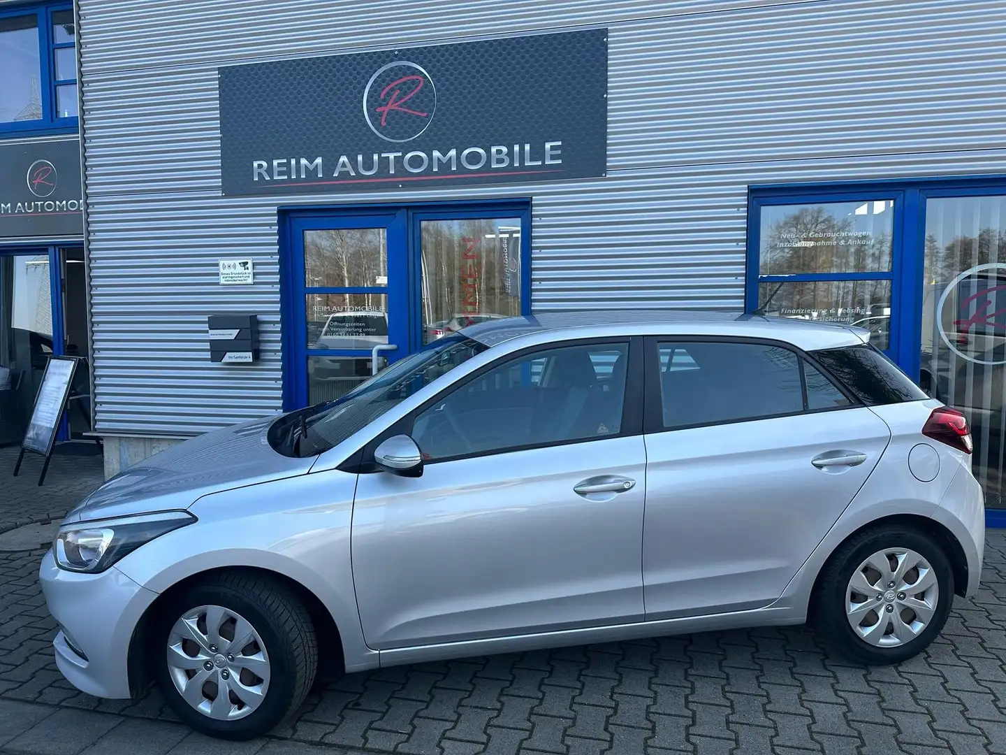 Hyundai i20 1.2 "Classic" *KLIMA*TOP-ZUSTAND*SCHECKHEFTGEPFLE Silber - 2