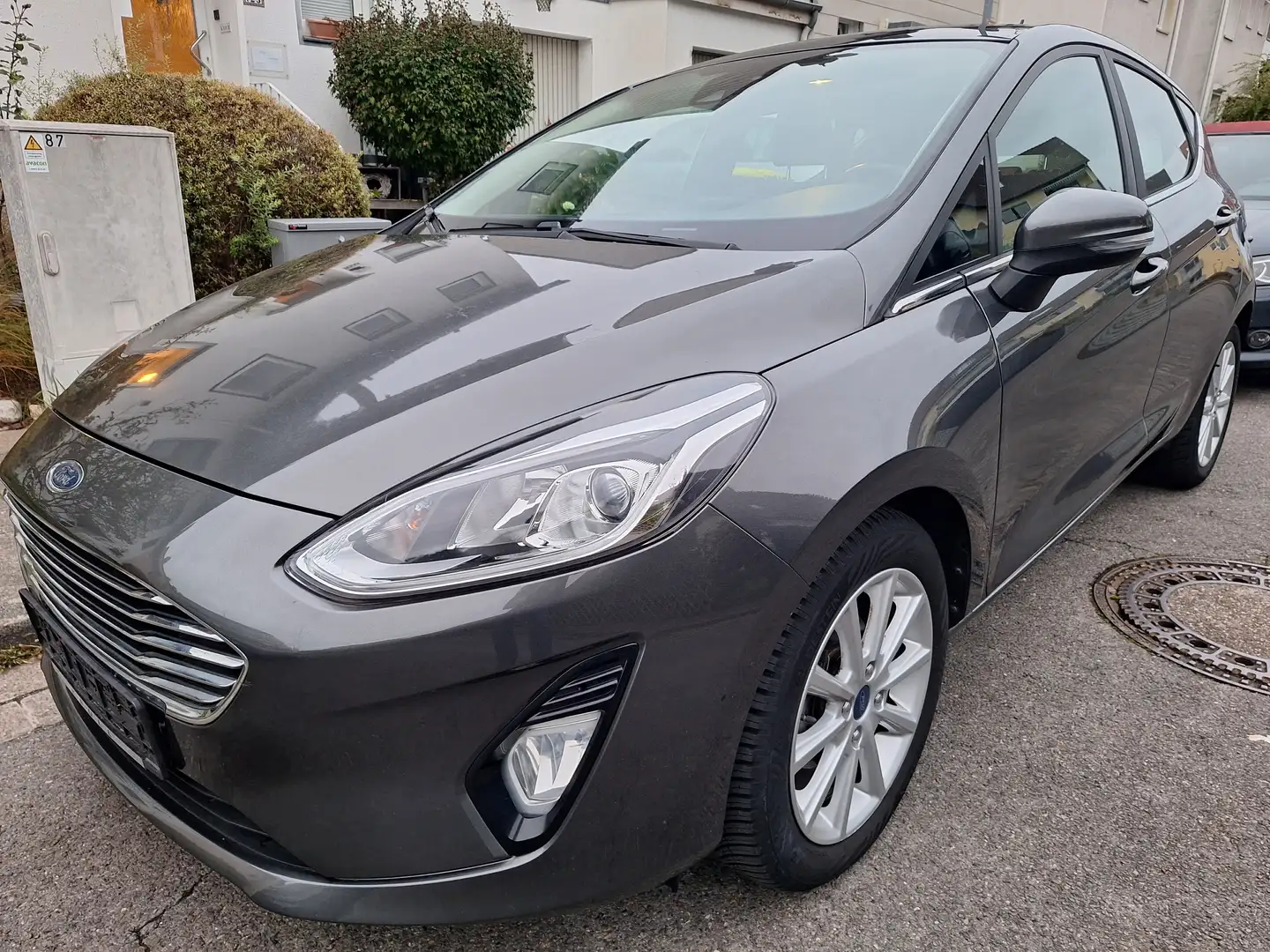 Ford Fiesta Titanium Vollausstattung Gris - 1