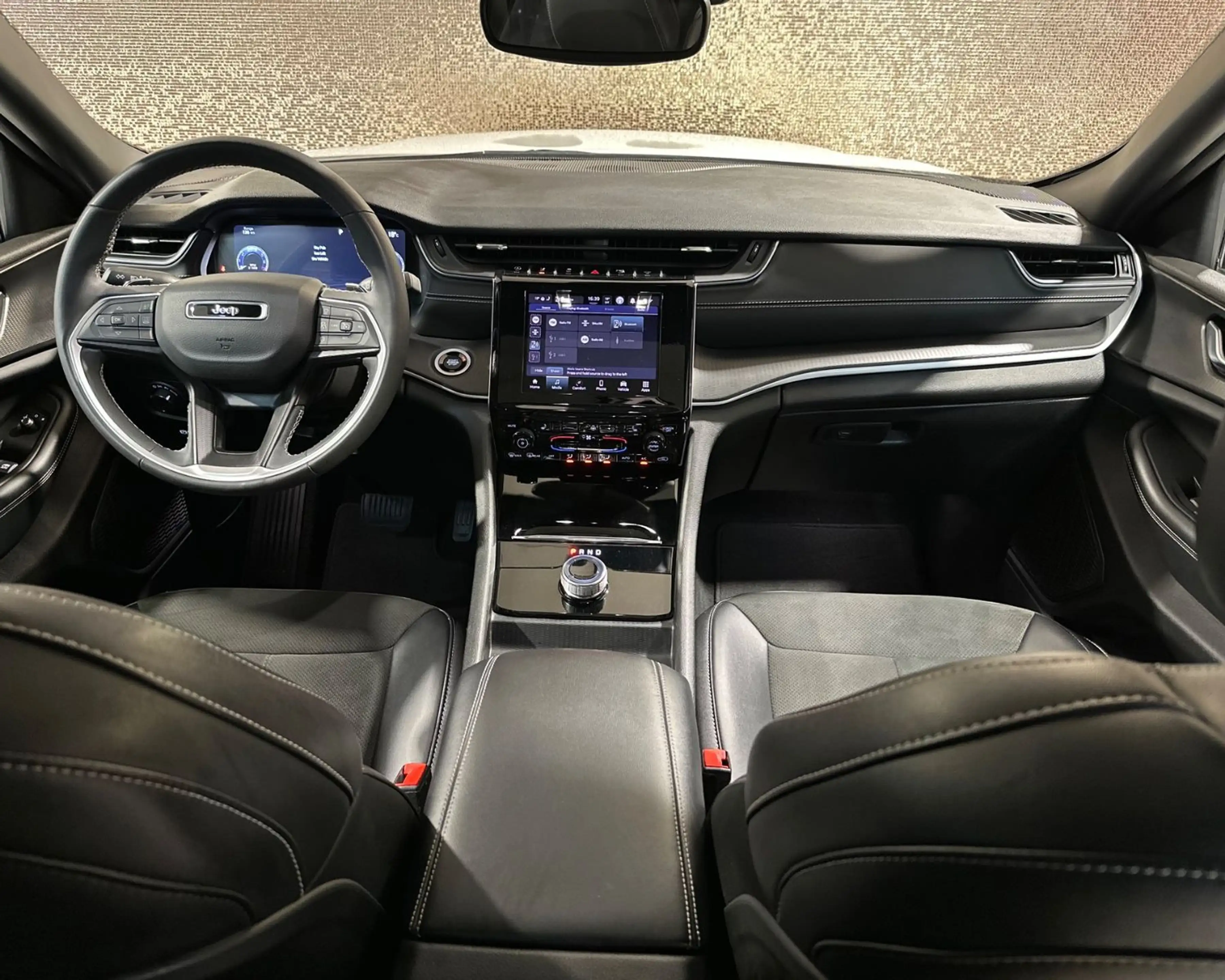 Jeep Grand Cherokee L Altitude — photo 15