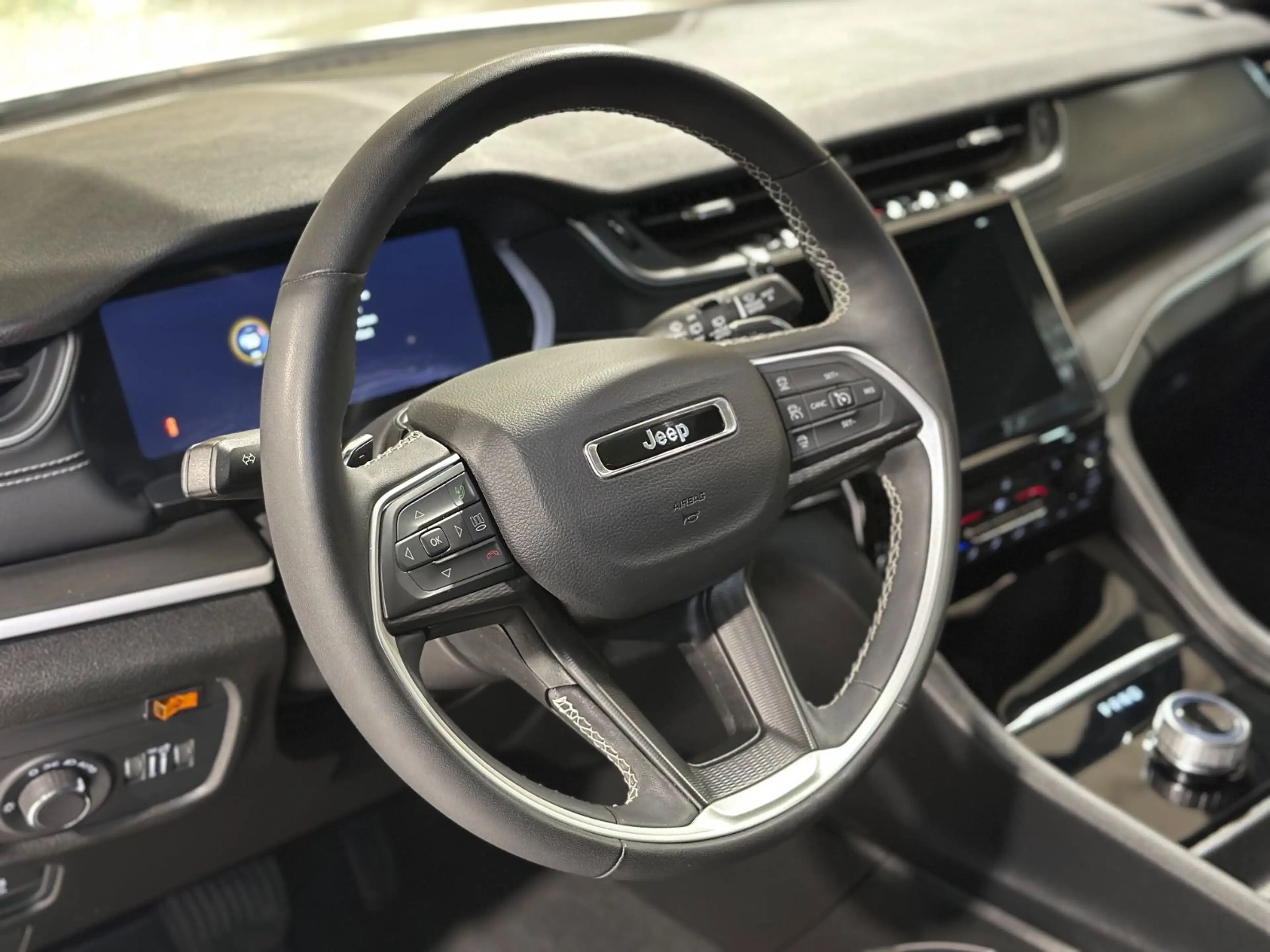 Jeep Grand Cherokee L Altitude — photo 8