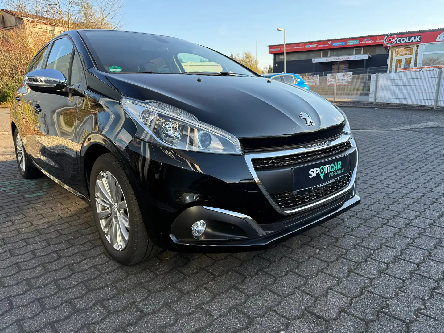 Peugeot 208 Signature Puretech 110 Schwarz - 2