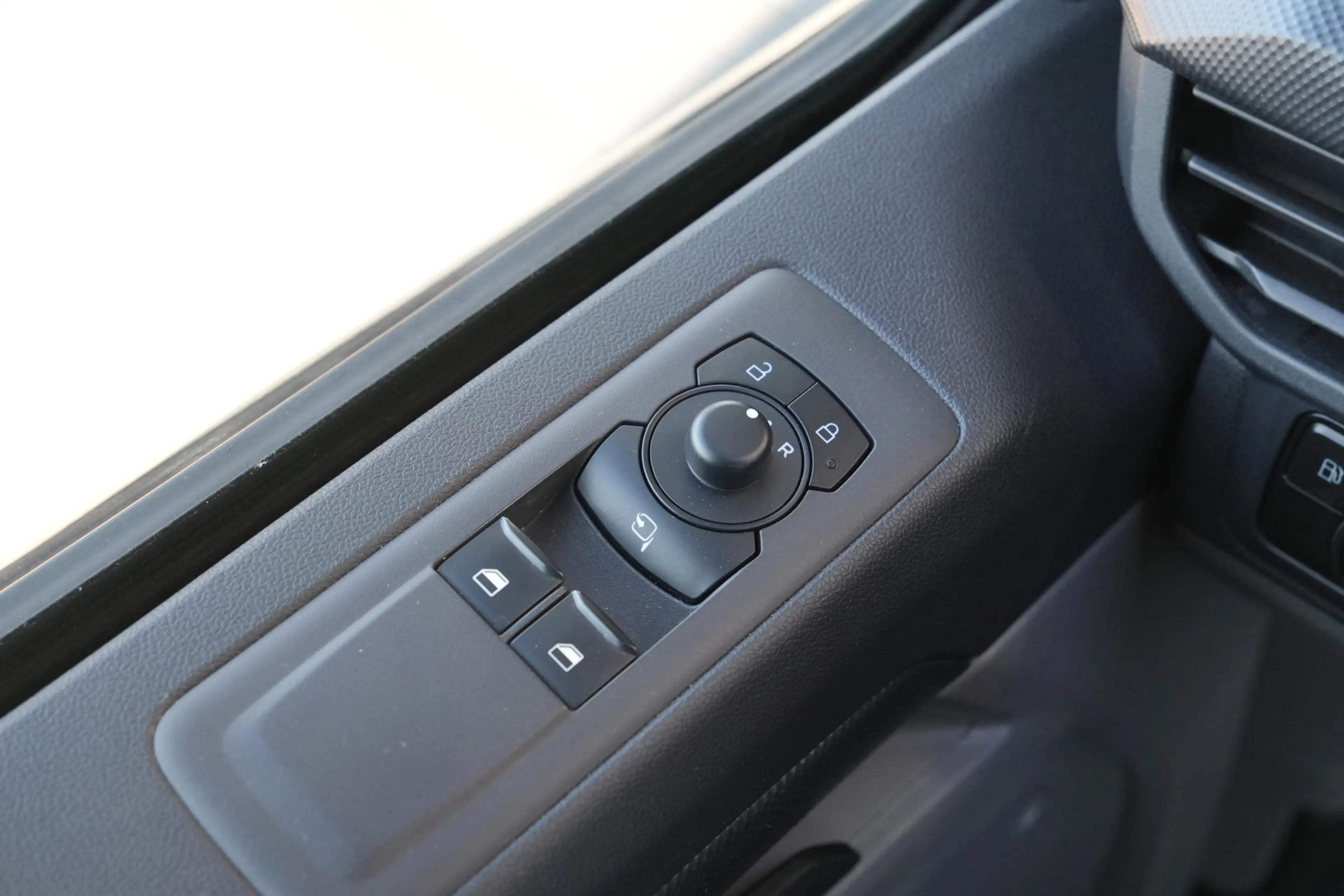 Ford Transit Custom 320 2.5 PHEV L2H1 Trend 232pk - 2x Schuif - Trekha — photo 20