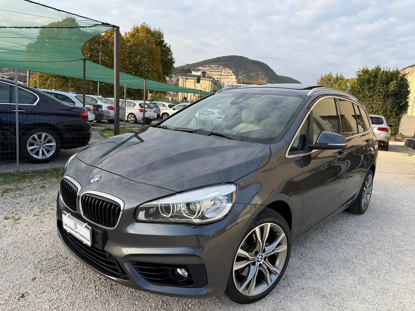 BMW 218 218d Gran Tourer Luxury auto 7posti Tetto+Navi+Led Grigio - 1