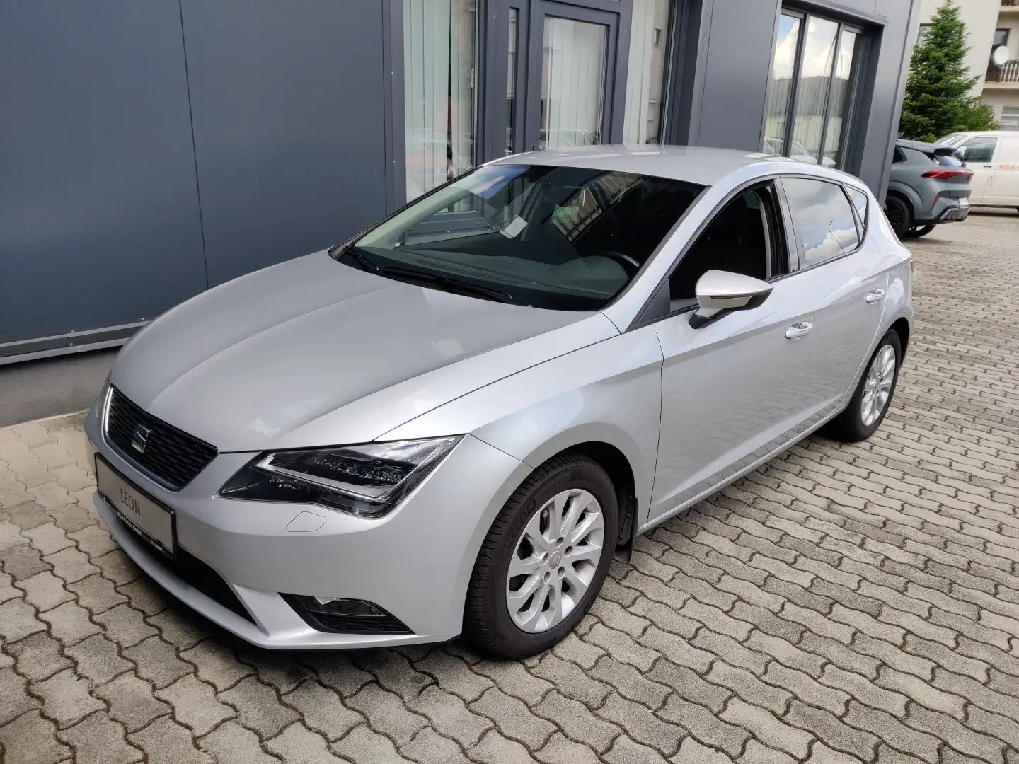 SEAT Leon Style TSI 1,2 105PS Silber - 2