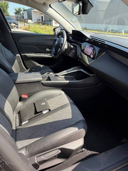 Peugeot 408 1.2 PureTech Allure 130 EAT8 / led / 65.000 km/ vi — photo 13