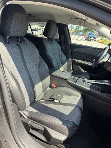 Peugeot 408 1.2 PureTech Allure 130 EAT8 / led / 65.000 km/ vi — photo 12