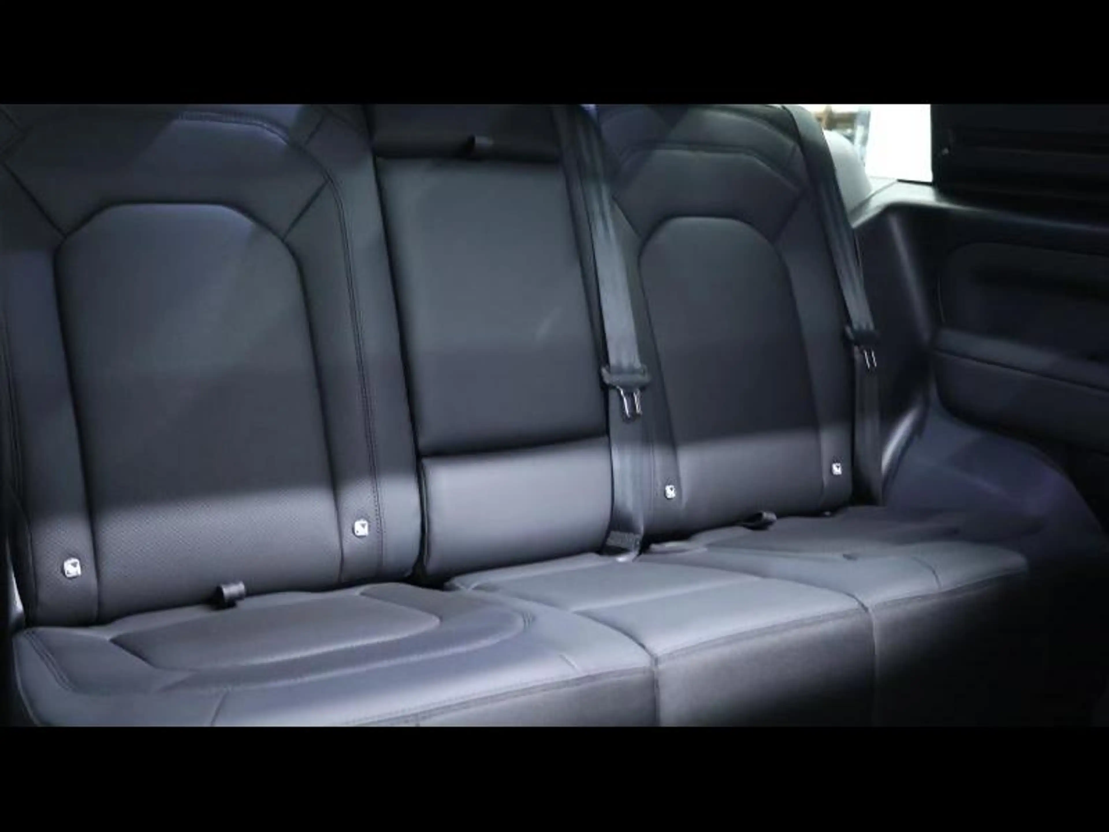 Land Rover Defender D200 S AWD Auto. — photo 14