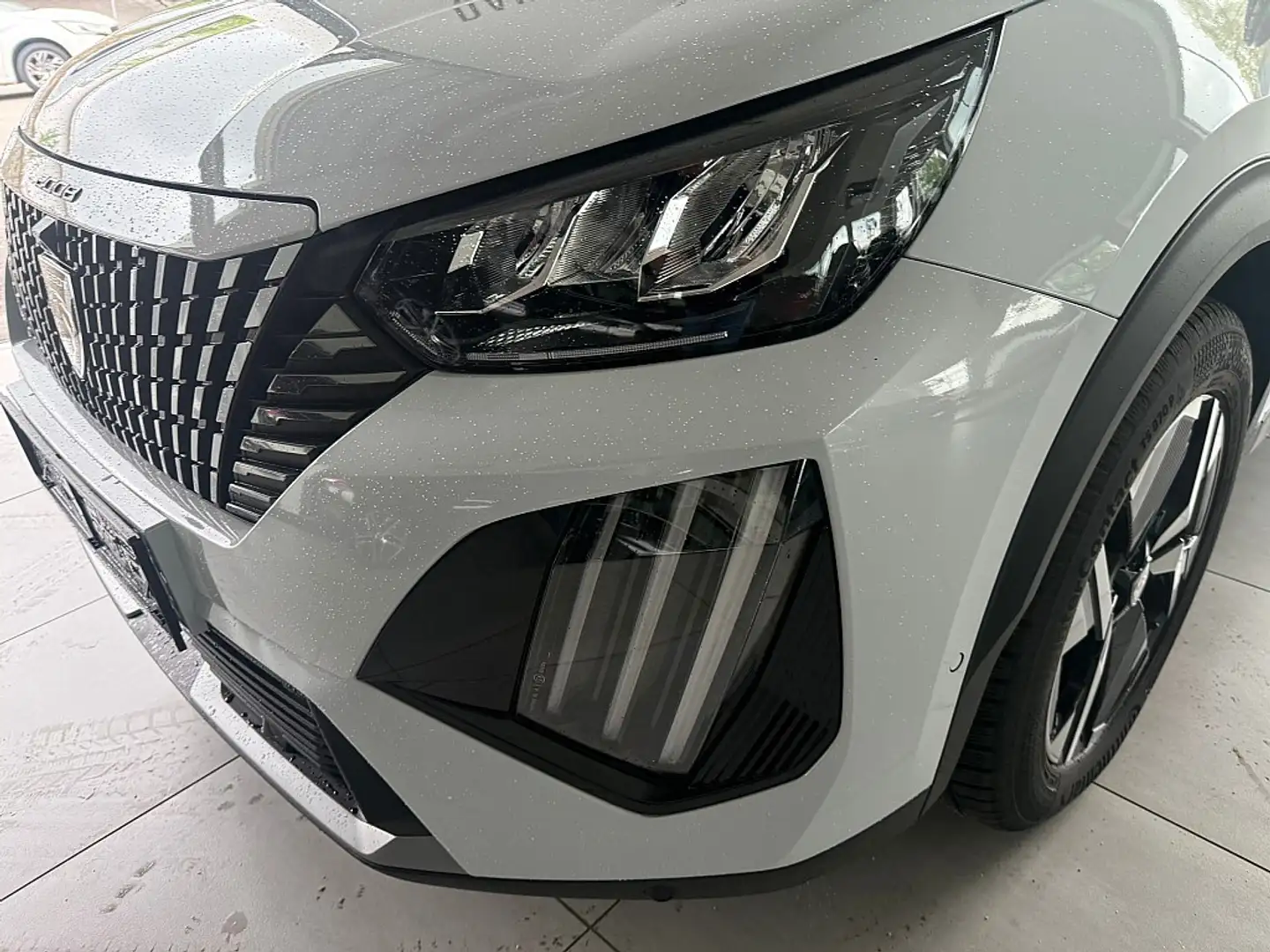 Peugeot 2008 PureTech 100 S&S Allure 6-Gang-Manuell Weiß - 2