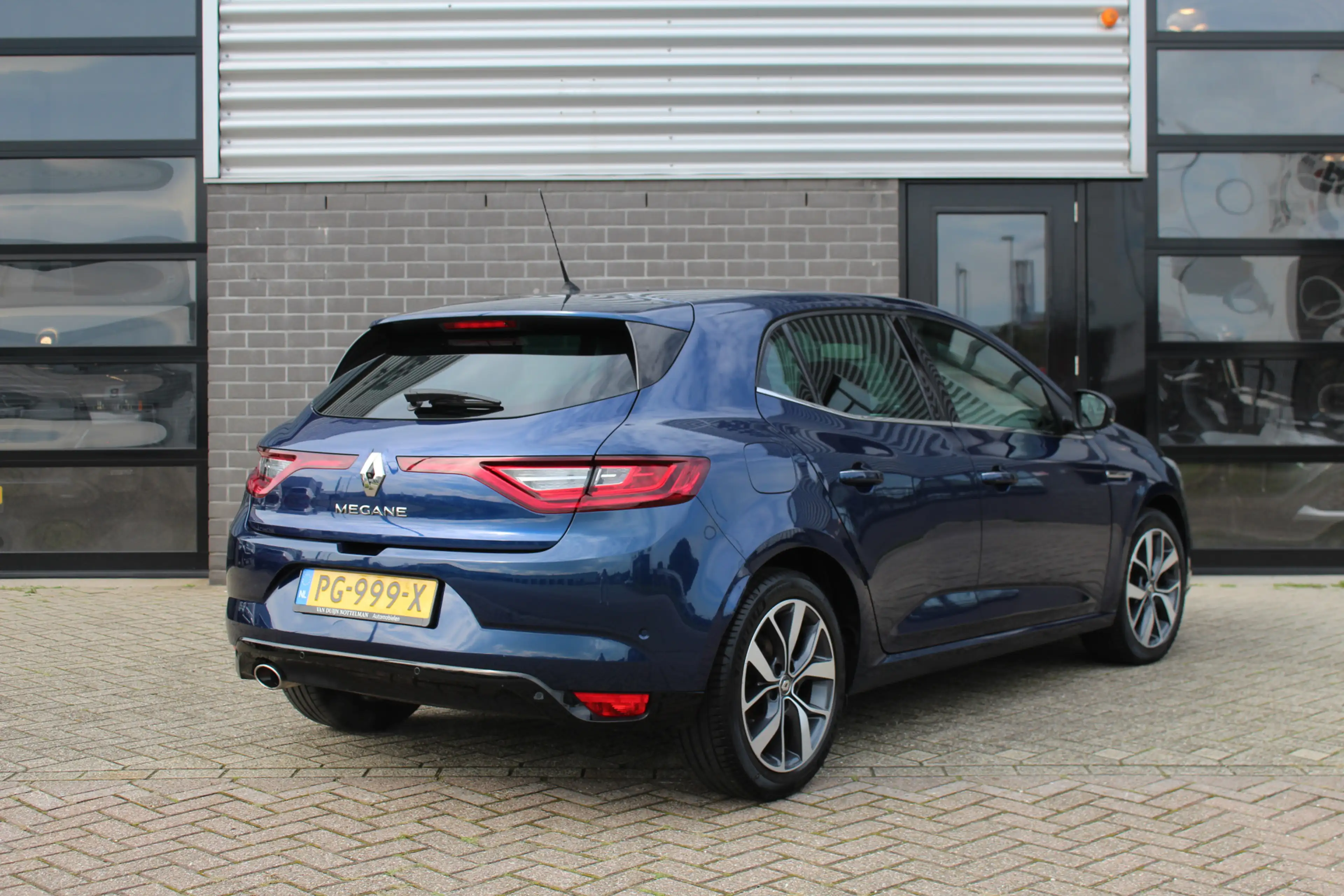 Renault Megane 1.2 TCe Bose / HUD / Keyless / Camera / N.A.P. — photo 3