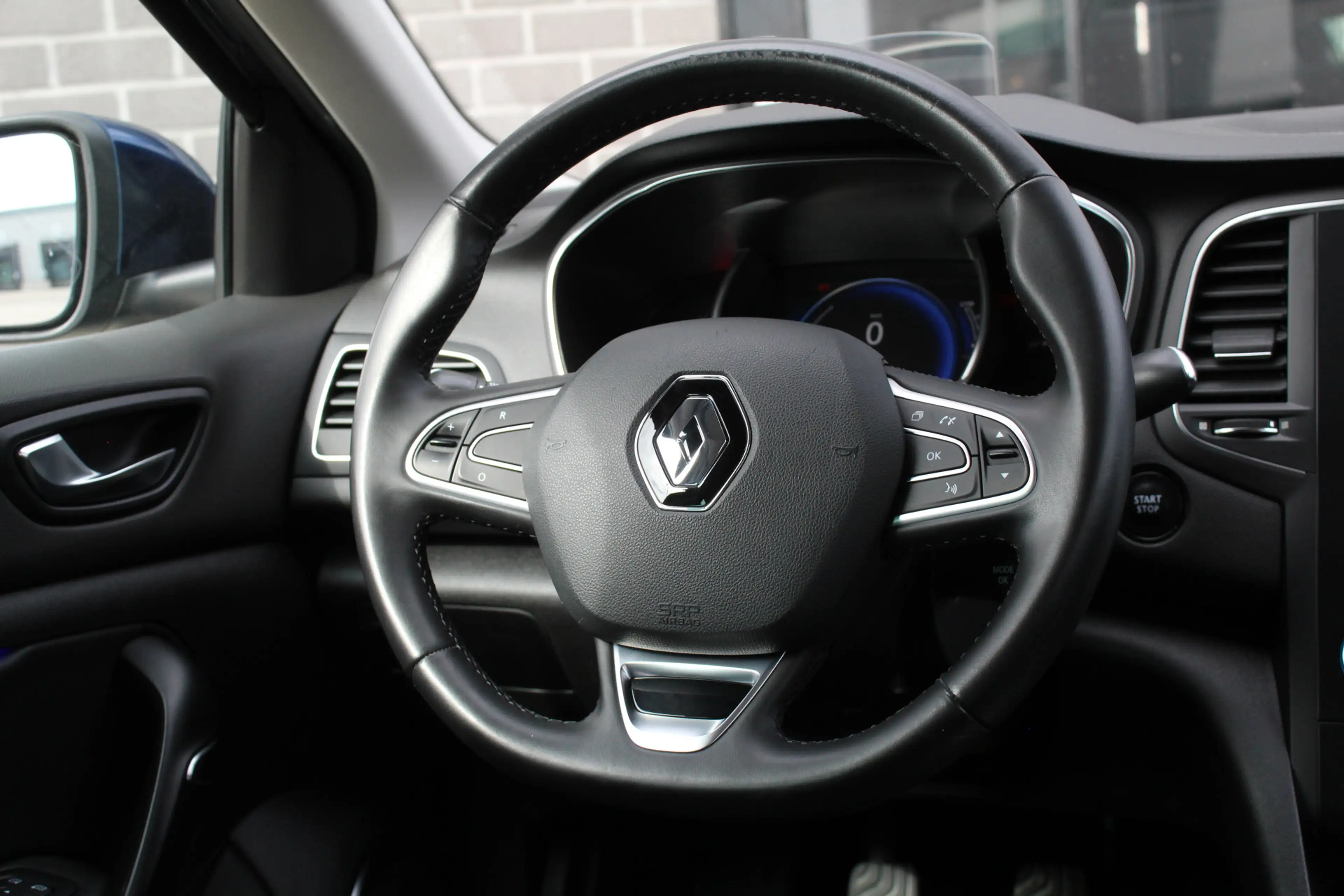 Renault Megane 1.2 TCe Bose / HUD / Keyless / Camera / N.A.P. — photo 12