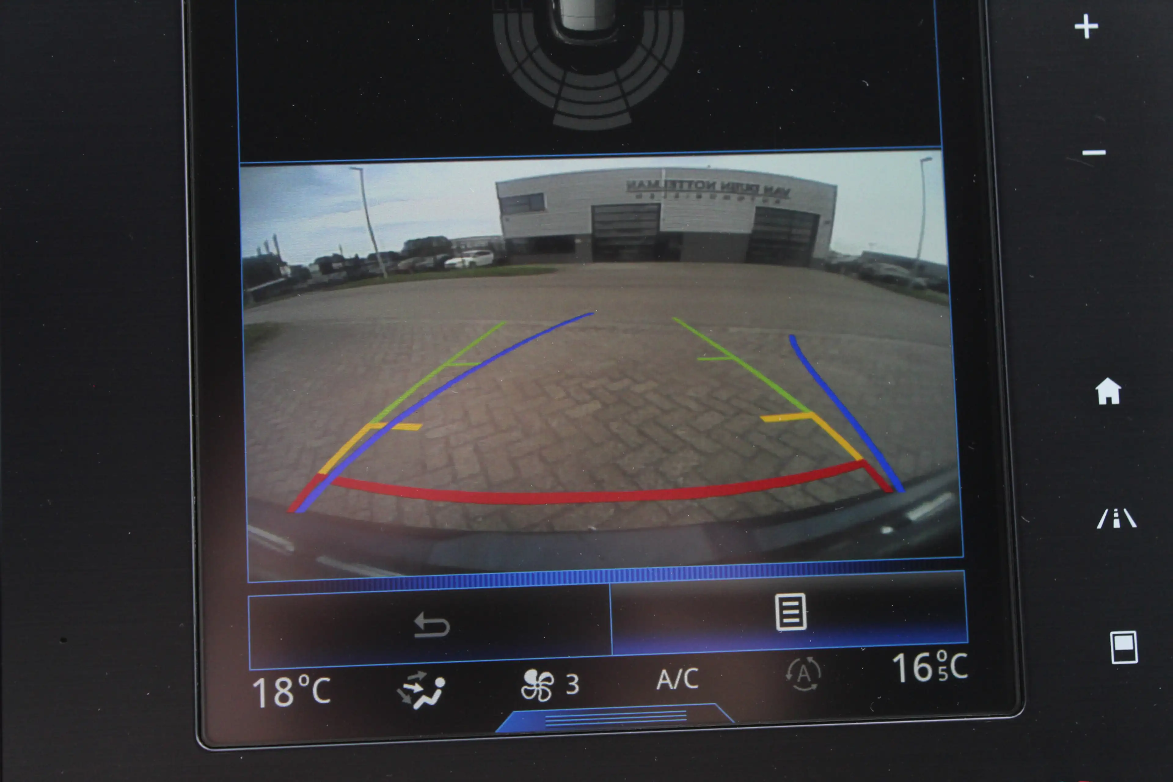 Renault Megane 1.2 TCe Bose / HUD / Keyless / Camera / N.A.P. — photo 15
