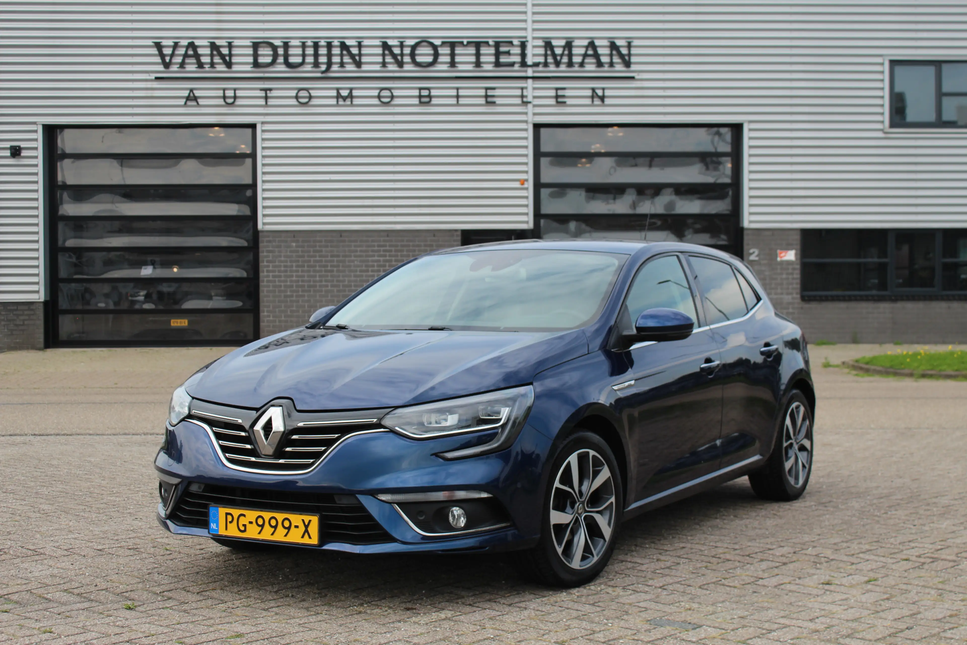 Renault Megane 1.2 TCe Bose / HUD / Keyless / Camera / N.A.P.