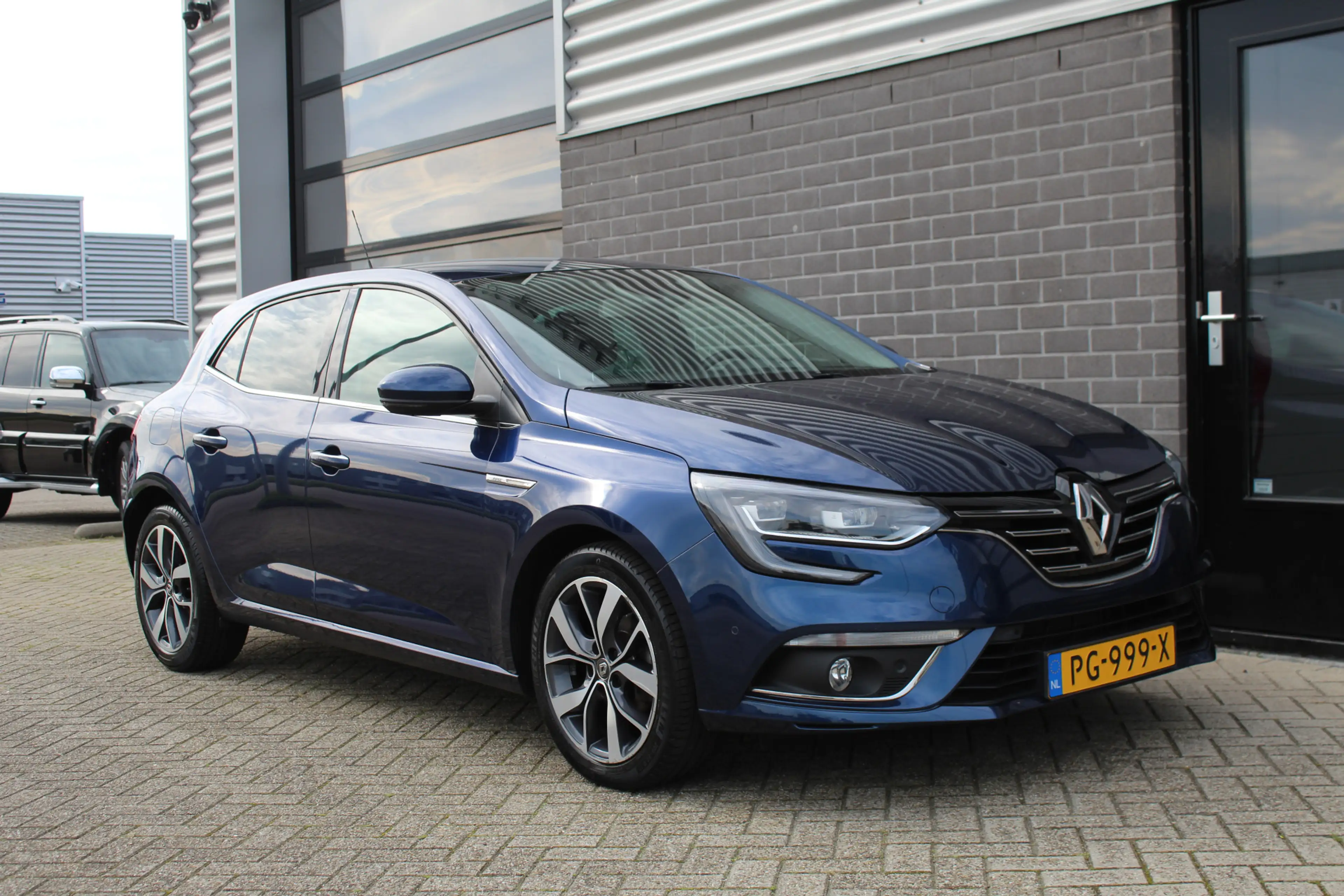 Renault Megane 1.2 TCe Bose / HUD / Keyless / Camera / N.A.P. — photo 6