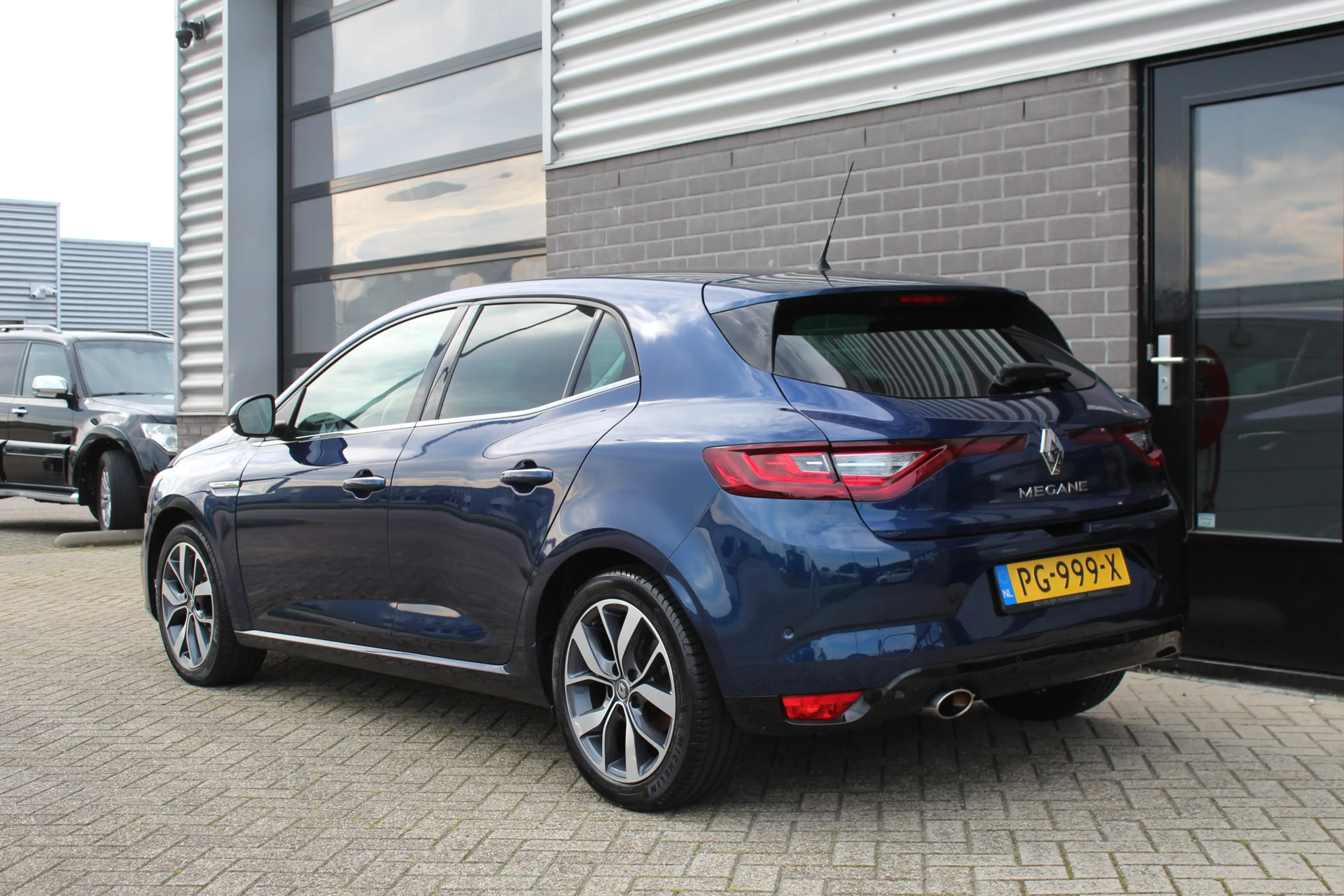 Renault Megane 1.2 TCe Bose / HUD / Keyless / Camera / N.A.P. — photo 7