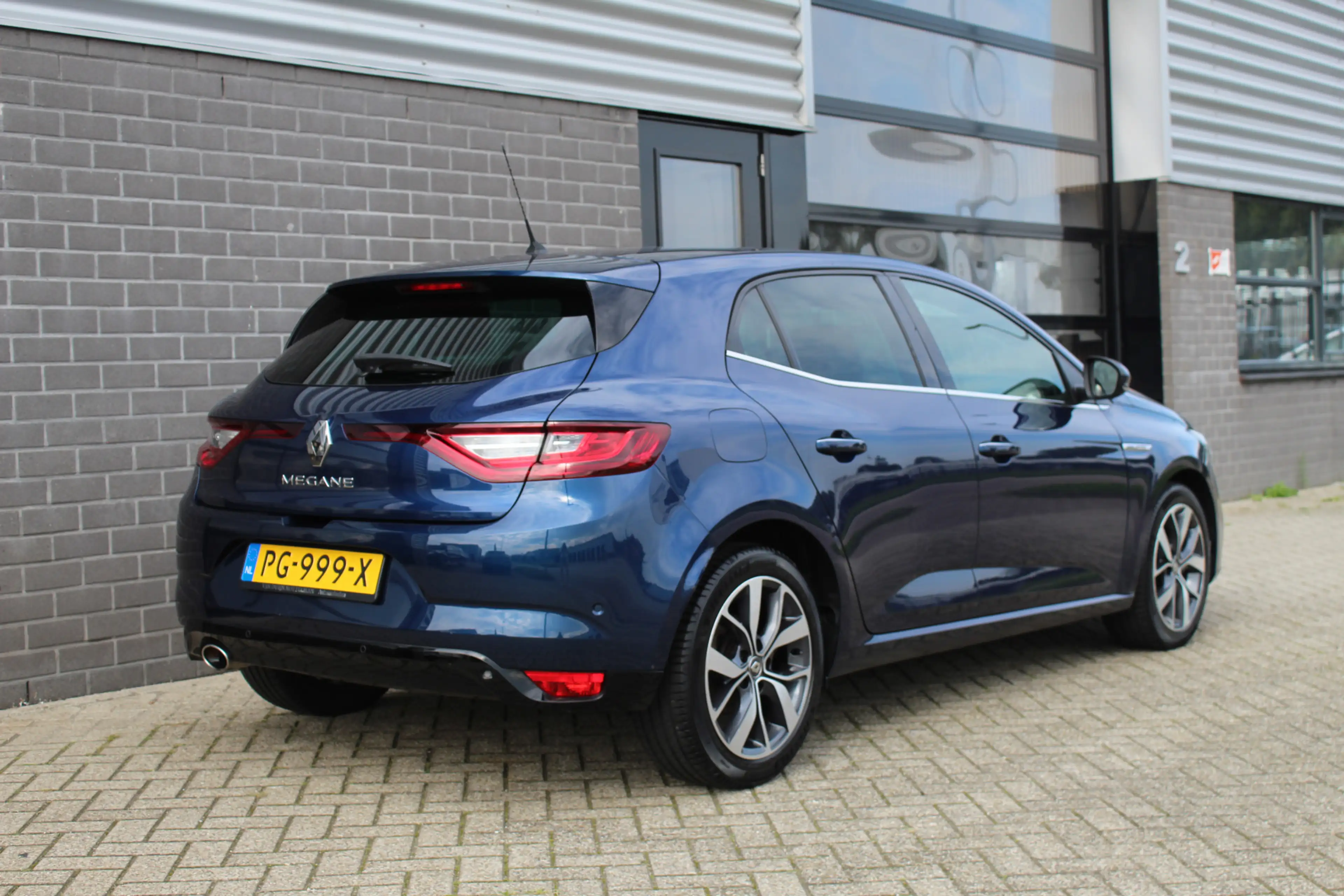 Renault Megane 1.2 TCe Bose / HUD / Keyless / Camera / N.A.P. — photo 5