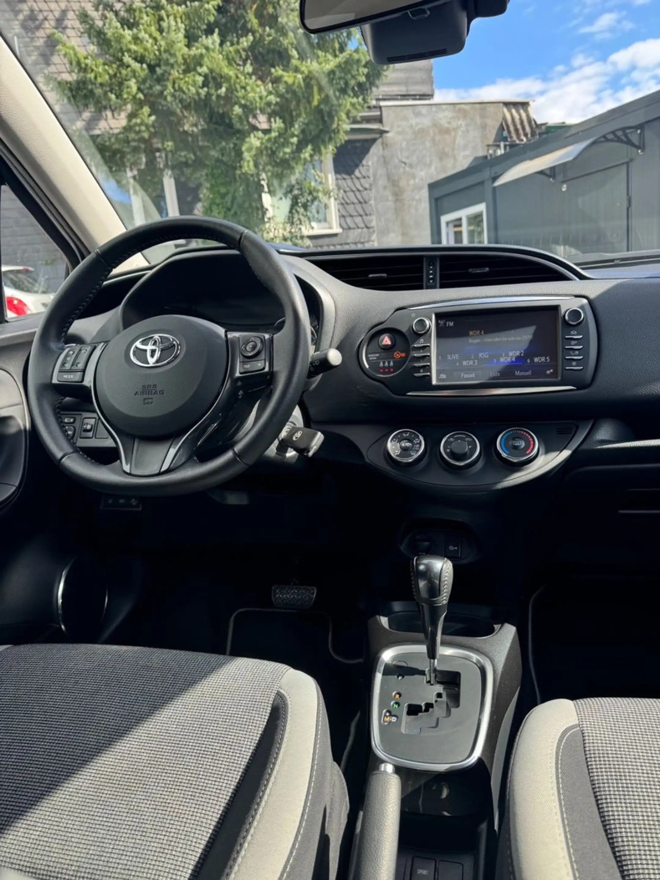Toyota Yaris Y20 Club AUT+ALLW+SHZ+BT+BC+RFK+PDC+ALU+AC — photo 13