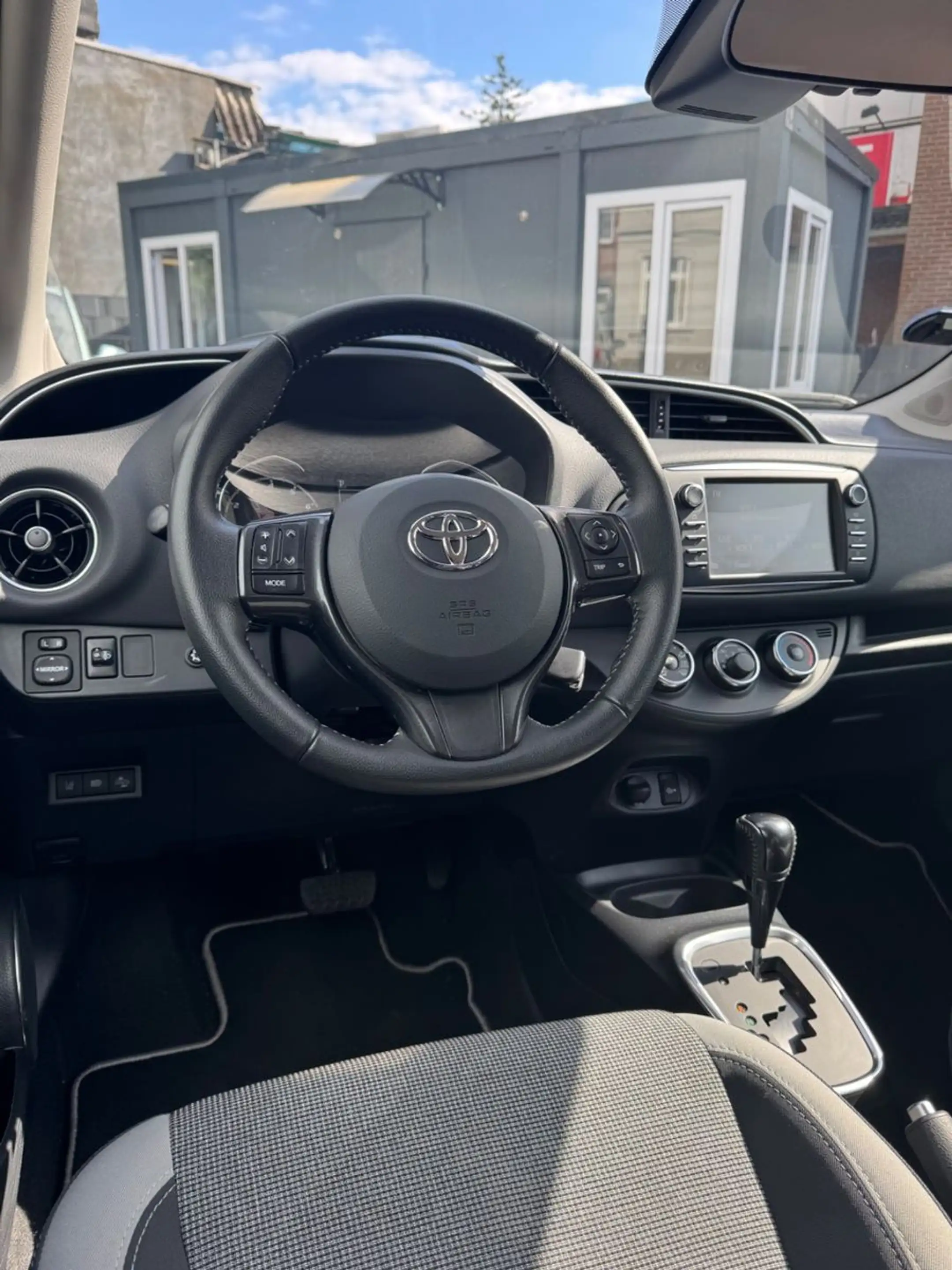 Toyota Yaris Y20 Club AUT+ALLW+SHZ+BT+BC+RFK+PDC+ALU+AC — photo 10