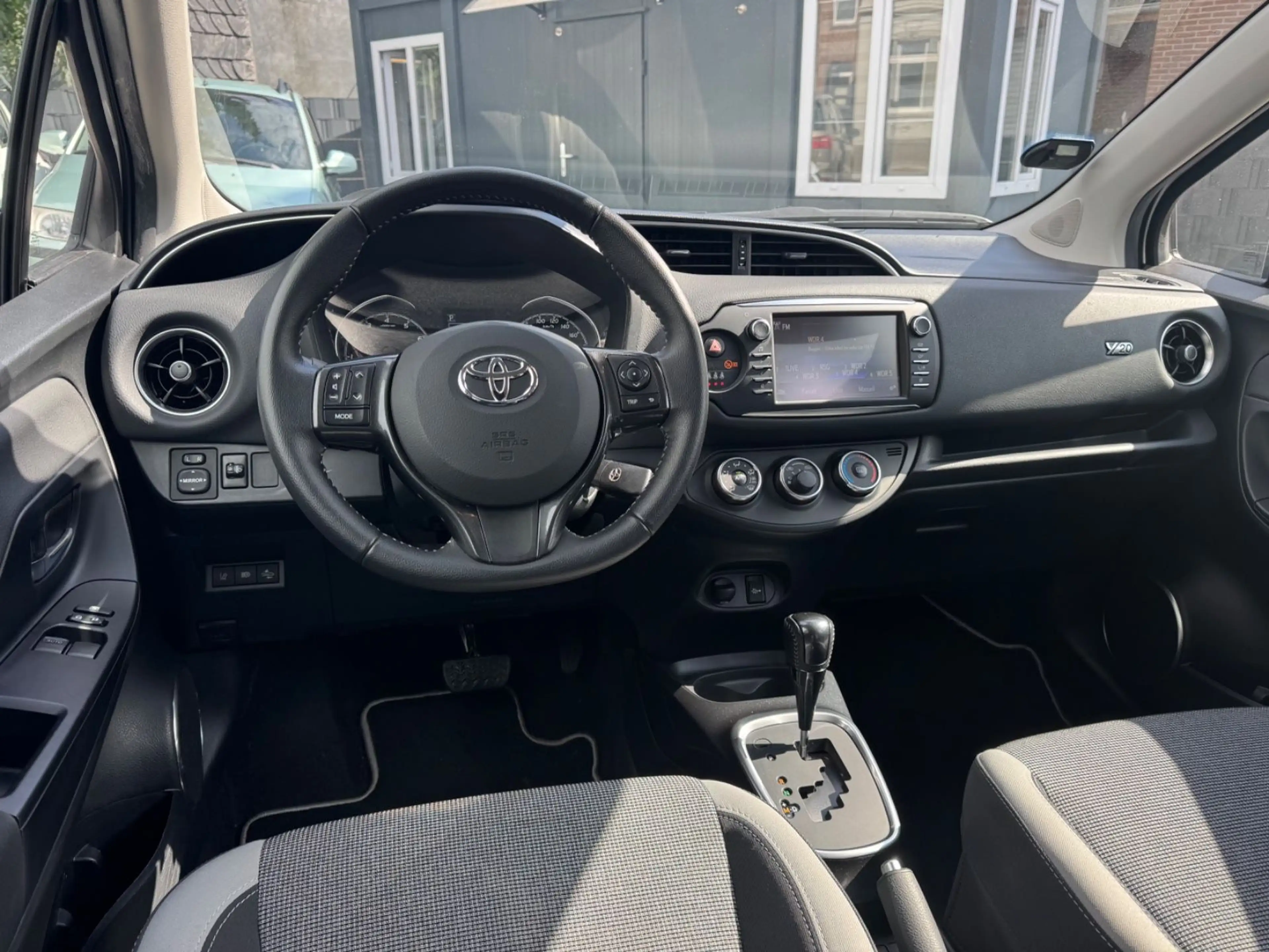 Toyota Yaris Y20 Club AUT+ALLW+SHZ+BT+BC+RFK+PDC+ALU+AC — photo 11