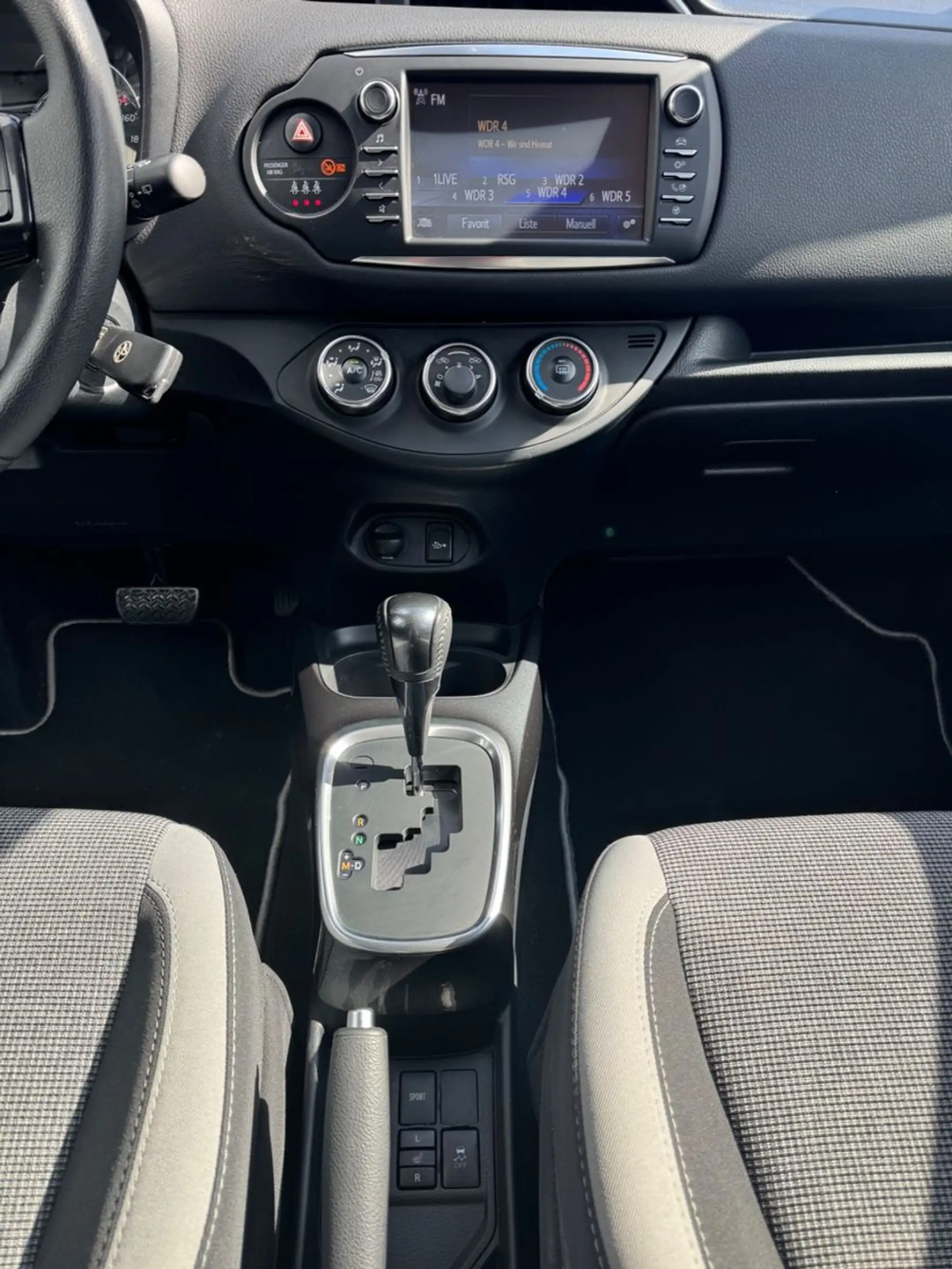 Toyota Yaris Y20 Club AUT+ALLW+SHZ+BT+BC+RFK+PDC+ALU+AC — photo 12
