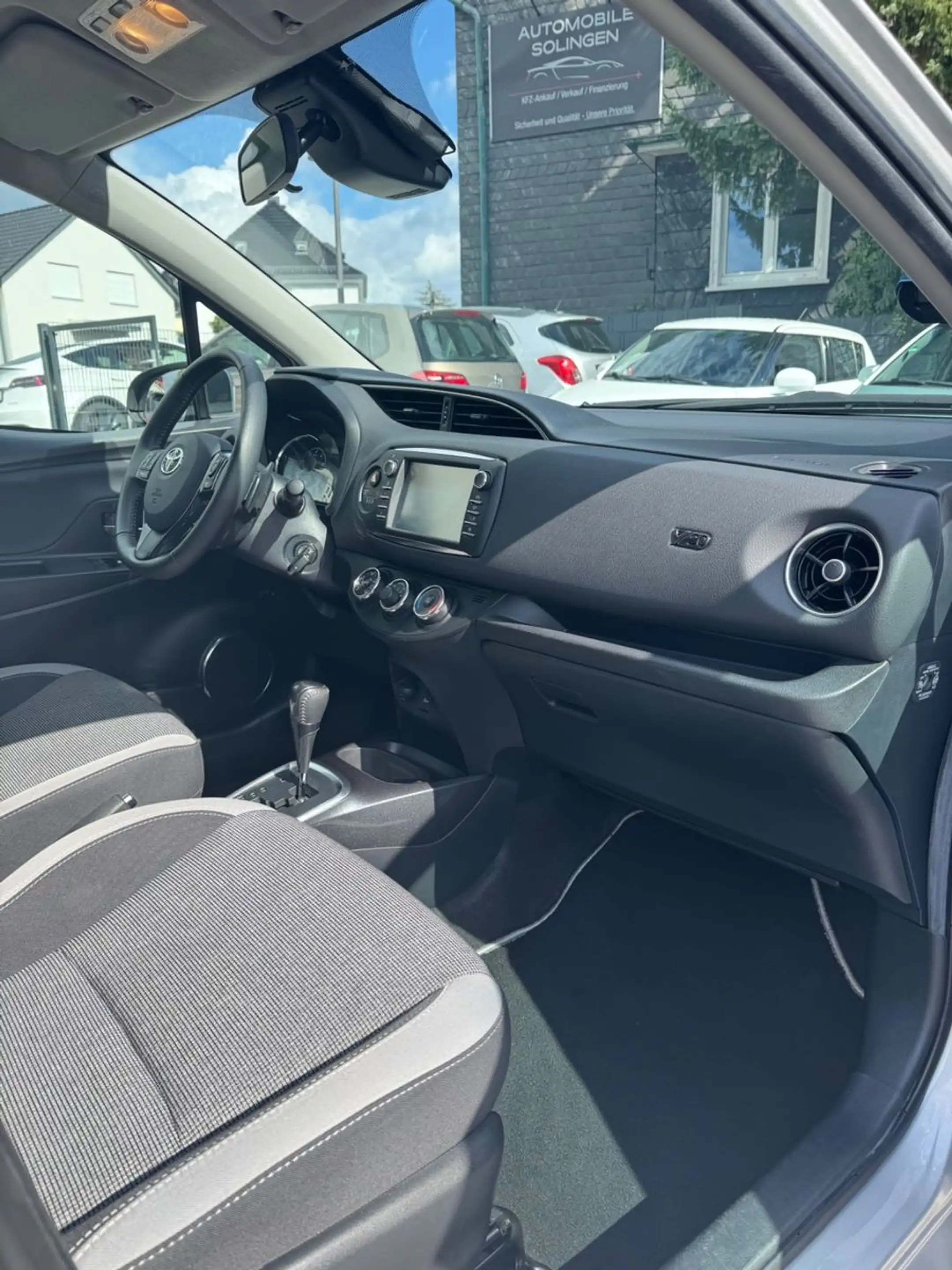 Toyota Yaris Y20 Club AUT+ALLW+SHZ+BT+BC+RFK+PDC+ALU+AC — photo 15