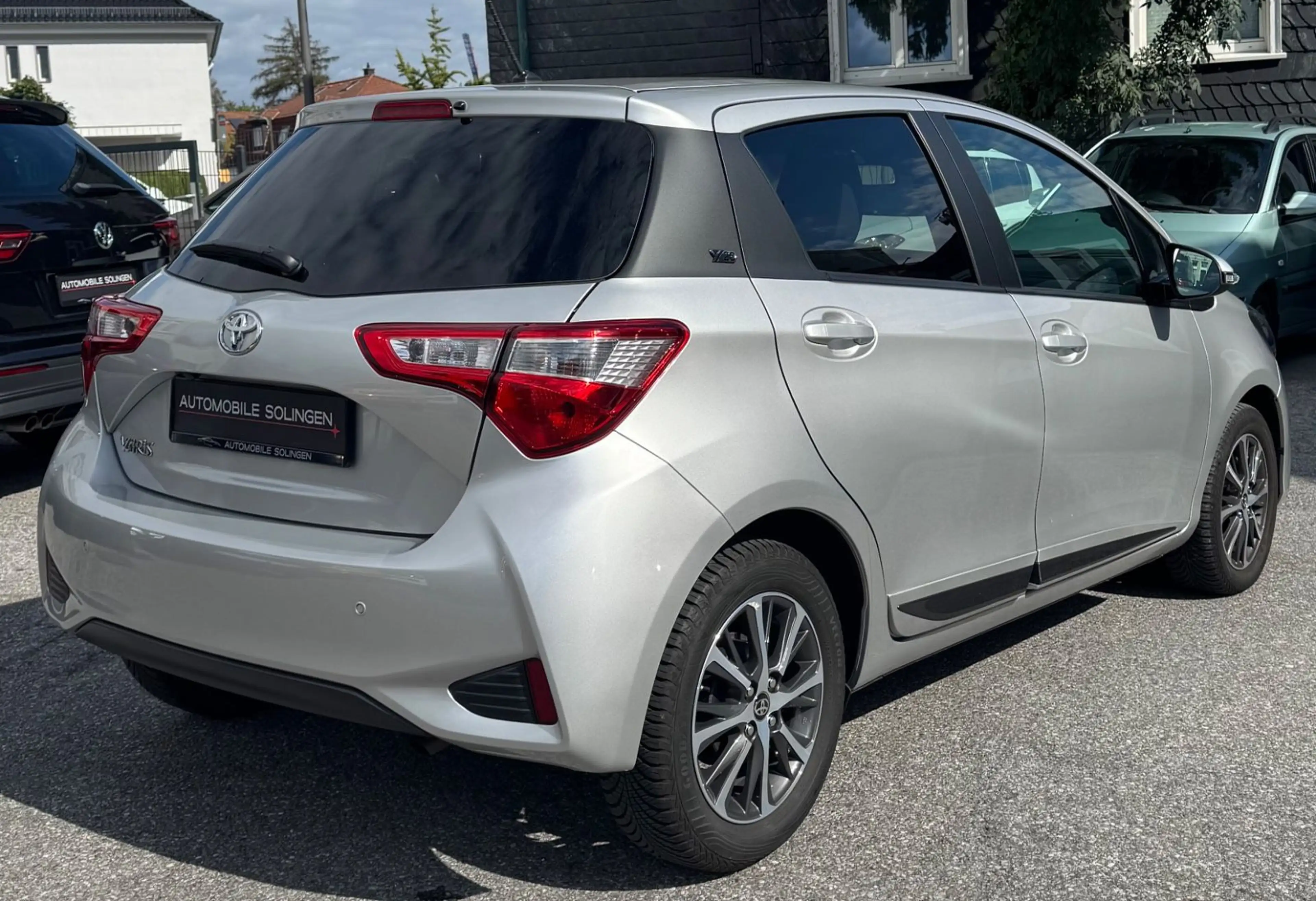Toyota Yaris Y20 Club AUT+ALLW+SHZ+BT+BC+RFK+PDC+ALU+AC — photo 3