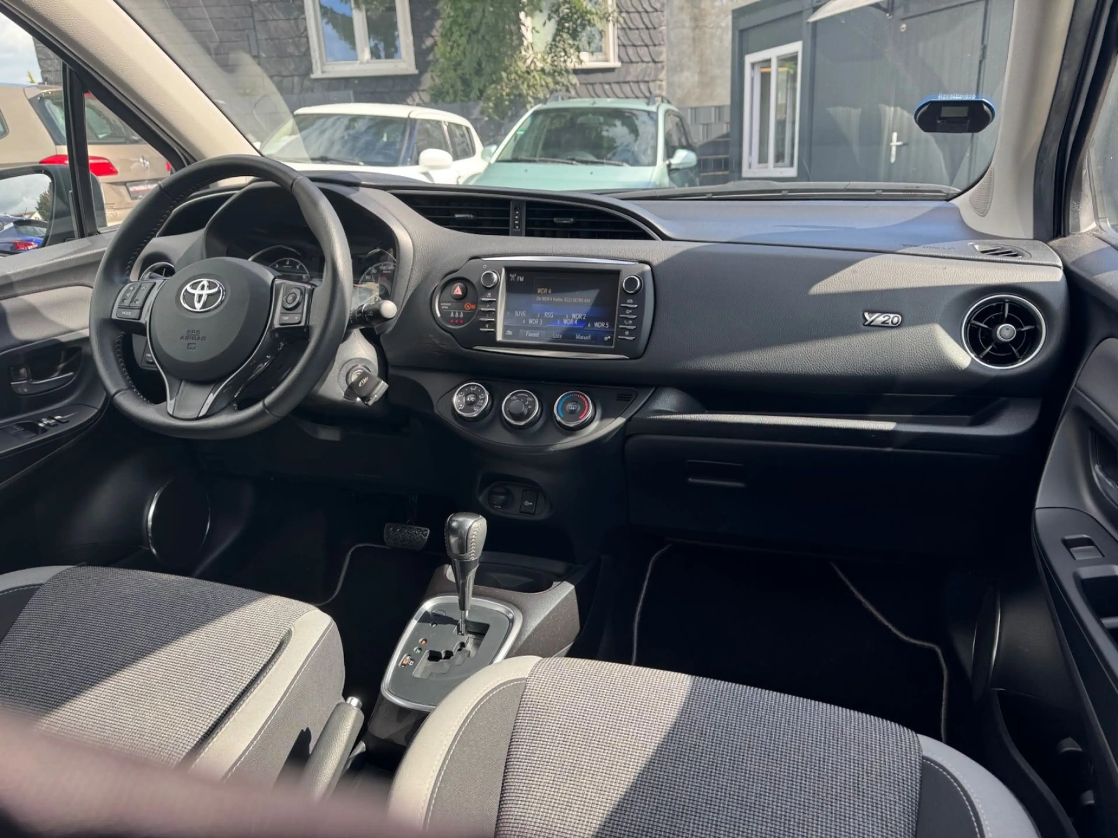 Toyota Yaris Y20 Club AUT+ALLW+SHZ+BT+BC+RFK+PDC+ALU+AC — photo 14