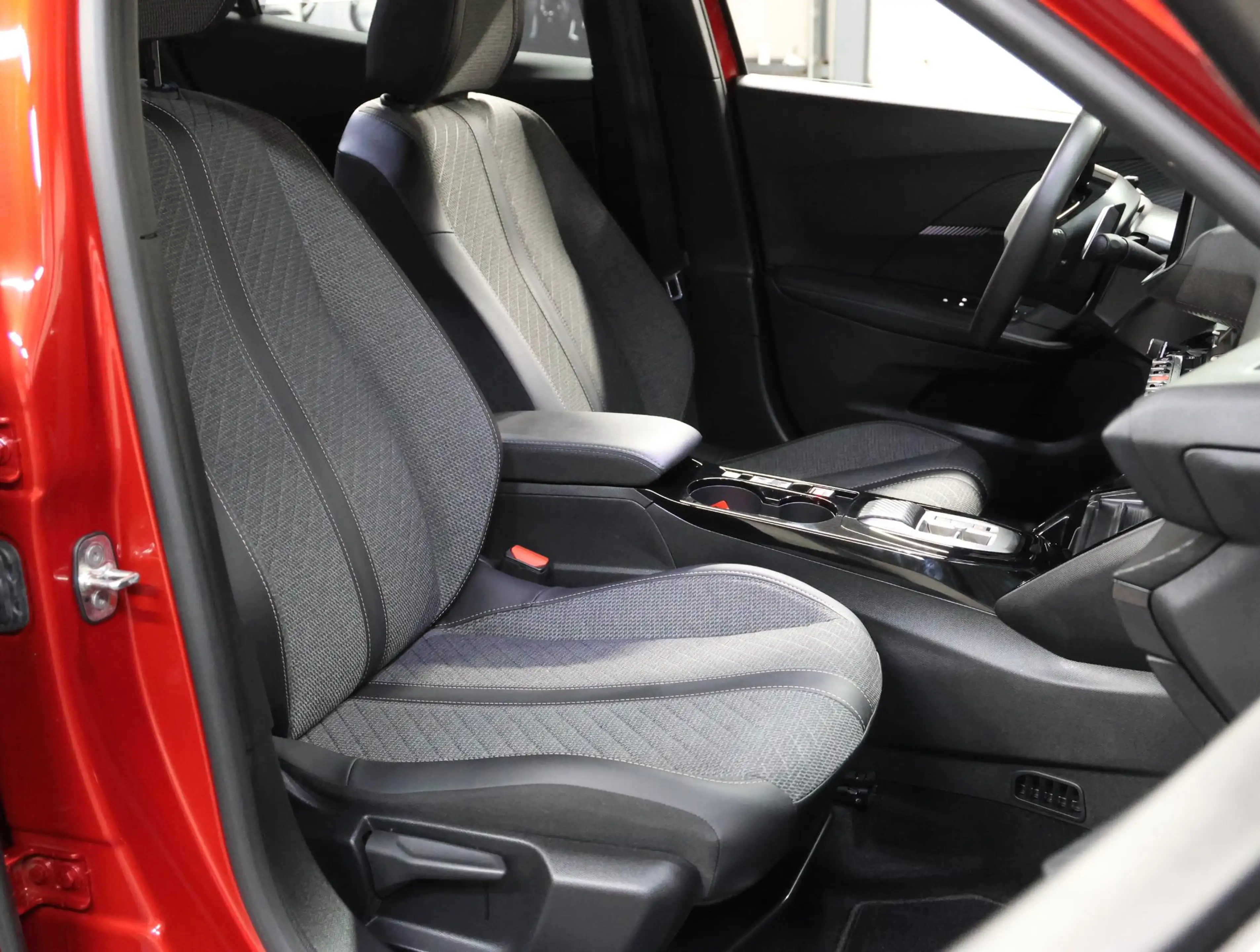 Peugeot 2008 1.2 Hybrid 145PK Allure | 1ste eigenaar | AppleCar — photo 10