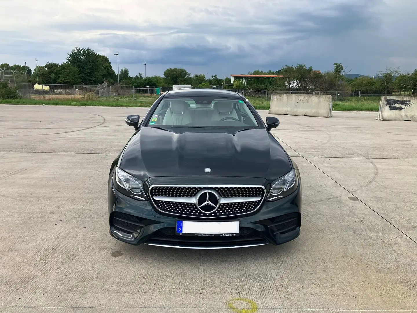 Mercedes-Benz E 300 E 300 COUPÉ 9G-TRONIC AMG / PANO / LED / MBEAM Grün - 2