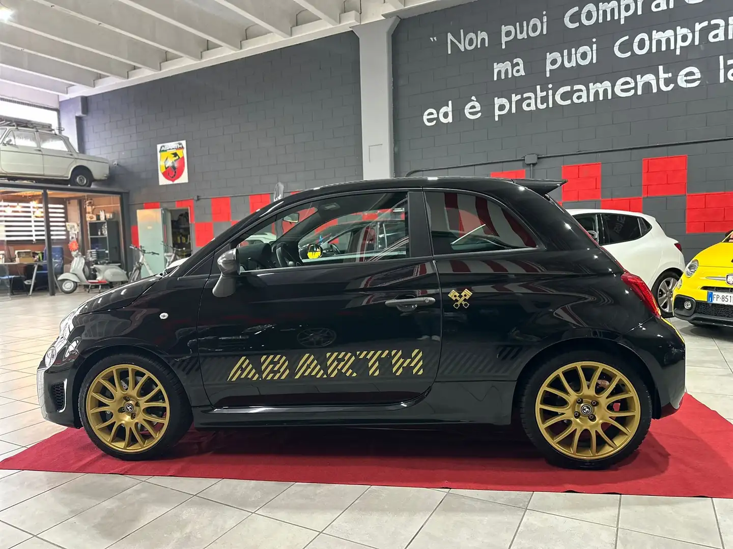 Abarth 695 695 1.4 t-jet 75° Anniversario 180cv Schwarz - 2