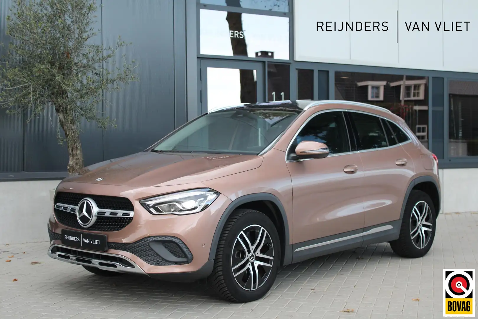 Mercedes-Benz GLA 250 250e Progressive | Pan.Dak | Rear View Cam. | Stoe Bruin - 1