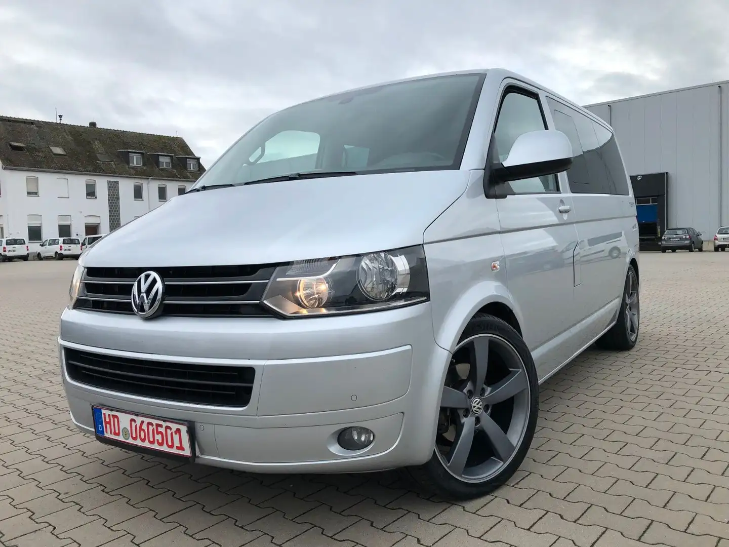 Volkswagen T5 Transporter Bus Multivan Team Silber - 1