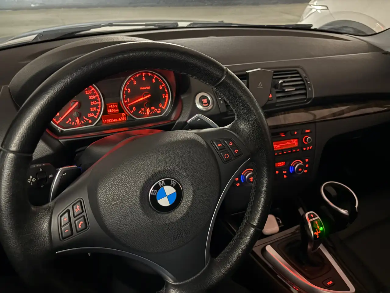 BMW 1 Series снимка BMW 1 Series