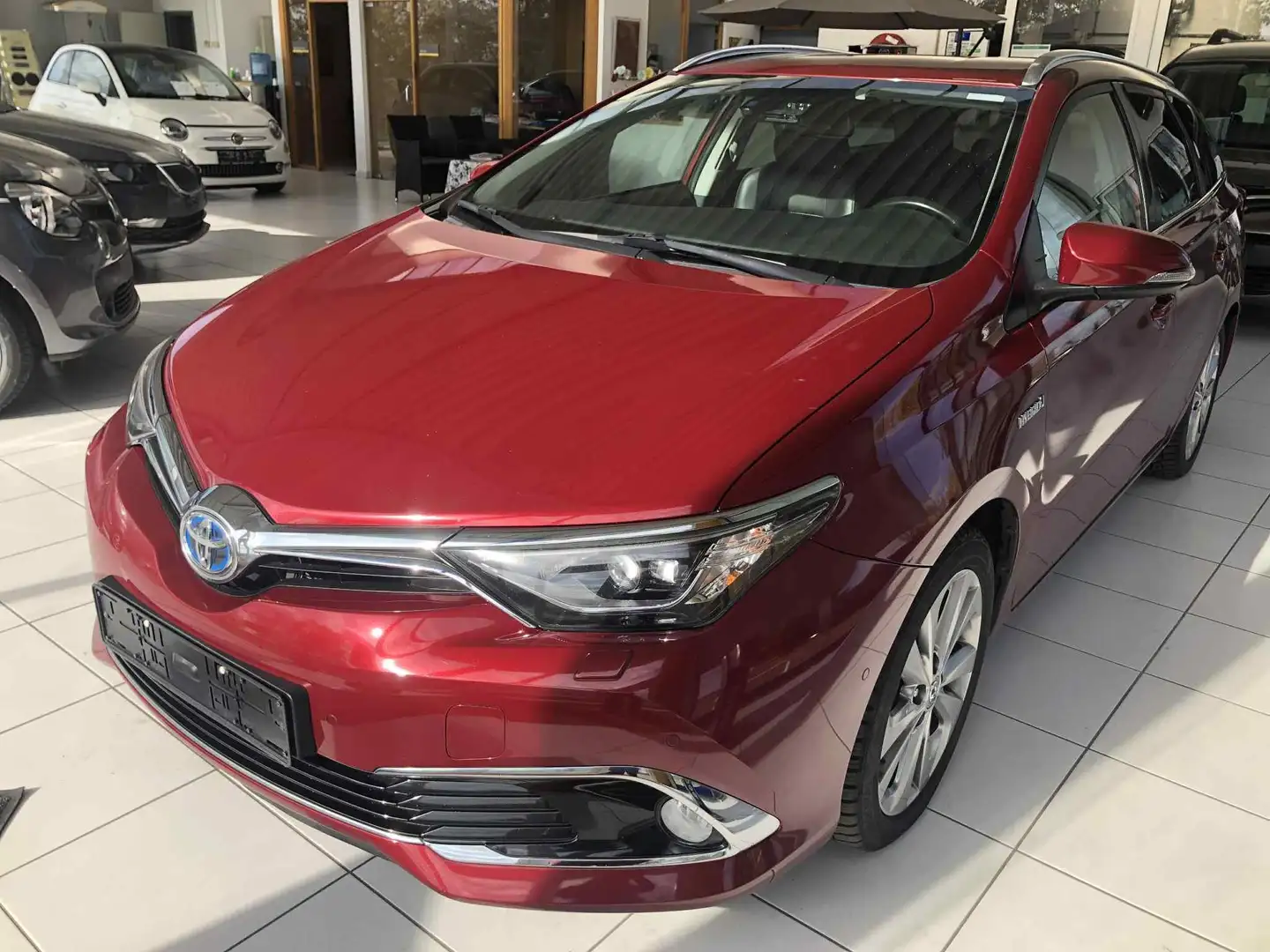 Toyota Auris Auris SW HEV 1.8i HSD Comfort E-CVT (EU6.2) Rouge - 1