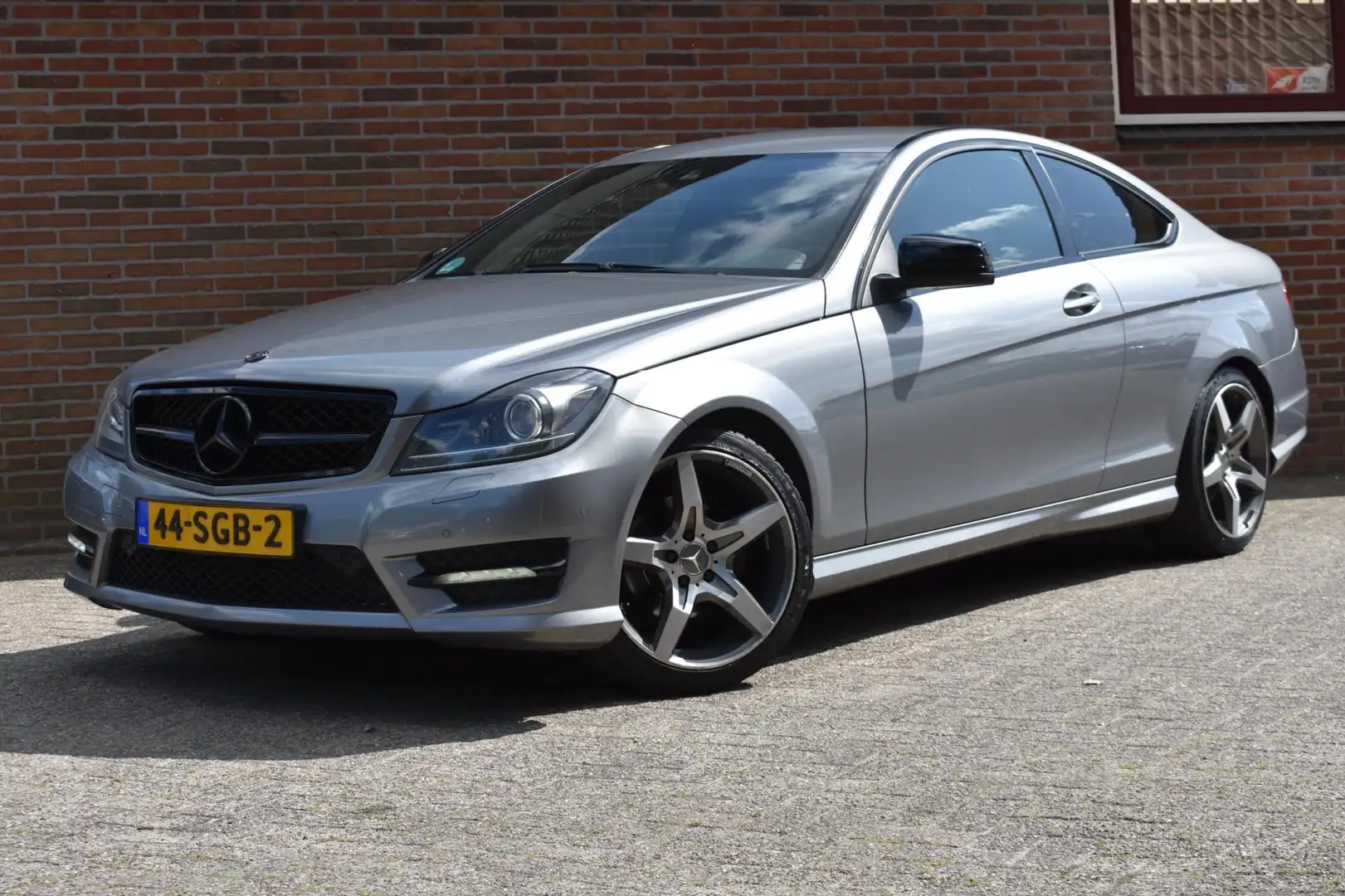 Mercedes-Benz C 250 Coupé '11 Leder Xenon Clima Navi Cruise Inruil mog Grijs - 1