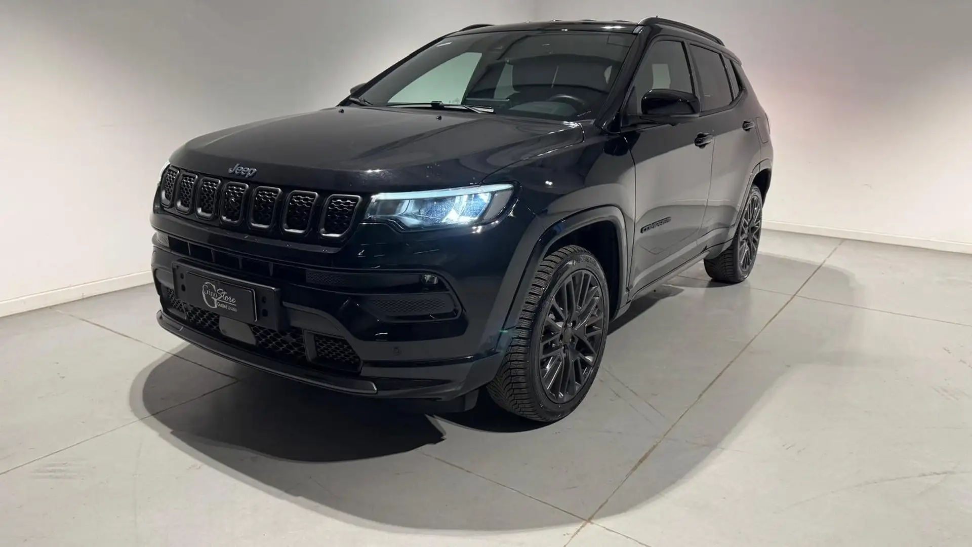 Jeep Compass 1.3 turbo t4 phev S 4xe auto Zwart - 1
