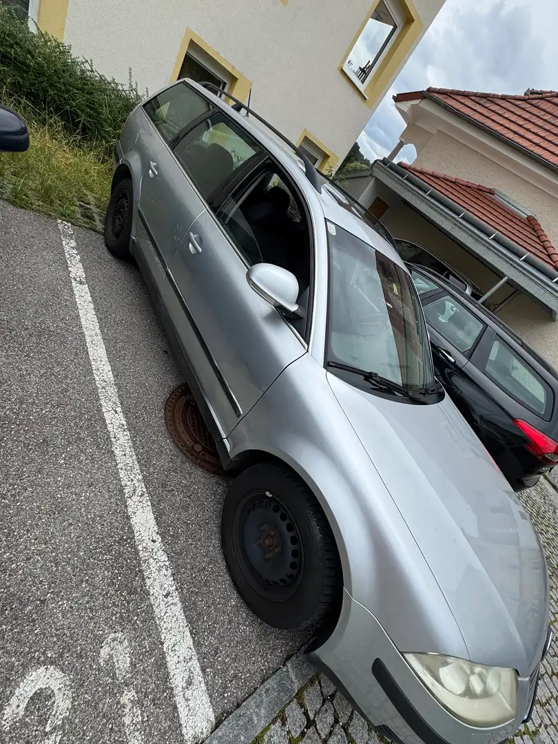 Volkswagen Passat 1.9 TDI 101ps Gris - 1