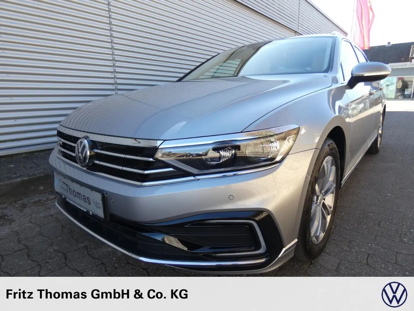Volkswagen Passat Variant 1.4 TSI DSG GTE LED Navi Pano RKamera Klima Navi srebrna - 2