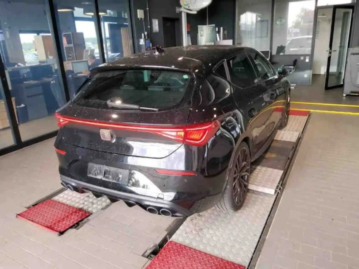 CUPRA Leon VZ 2.0 TSI DSG BEATS+CARPLAY+CUPRASCHWELLER Klima Noir - 2