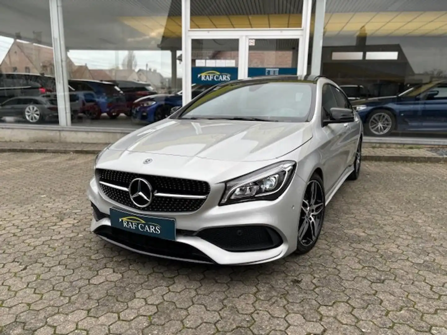Mercedes-Benz CLA 180 AMG // PANORAMA // CAMERA // GARANTIE // CARPASS!! Plateado - 1