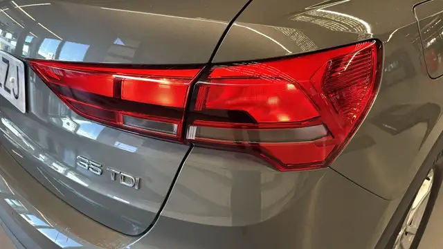 Audi Q3 view 9