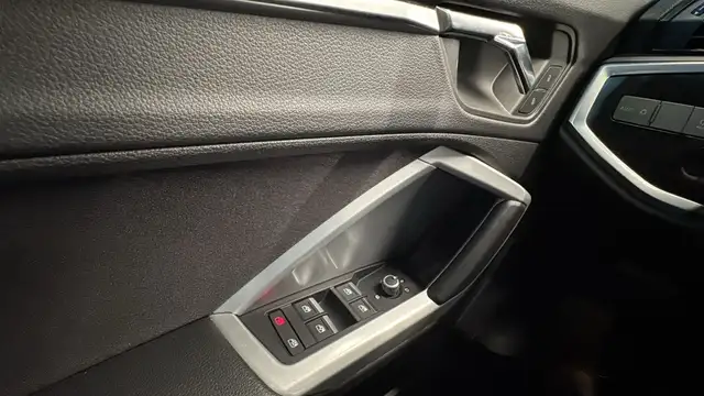 Audi Q3 view 17