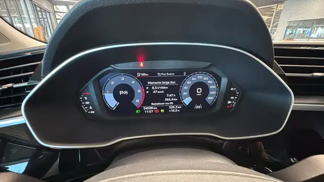 Audi Q3 view 15