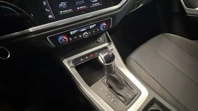 Audi Q3 view 14