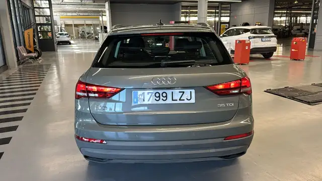 Audi Q3 view 7
