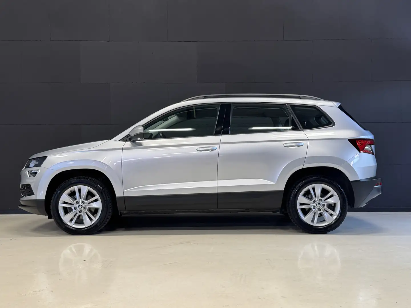Skoda Karoq 1.5 TSI ACT Style 150PK Automaat | Carplay | Stoel Grijs - 2