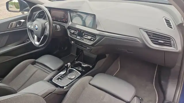 BMW 1 Series view 10